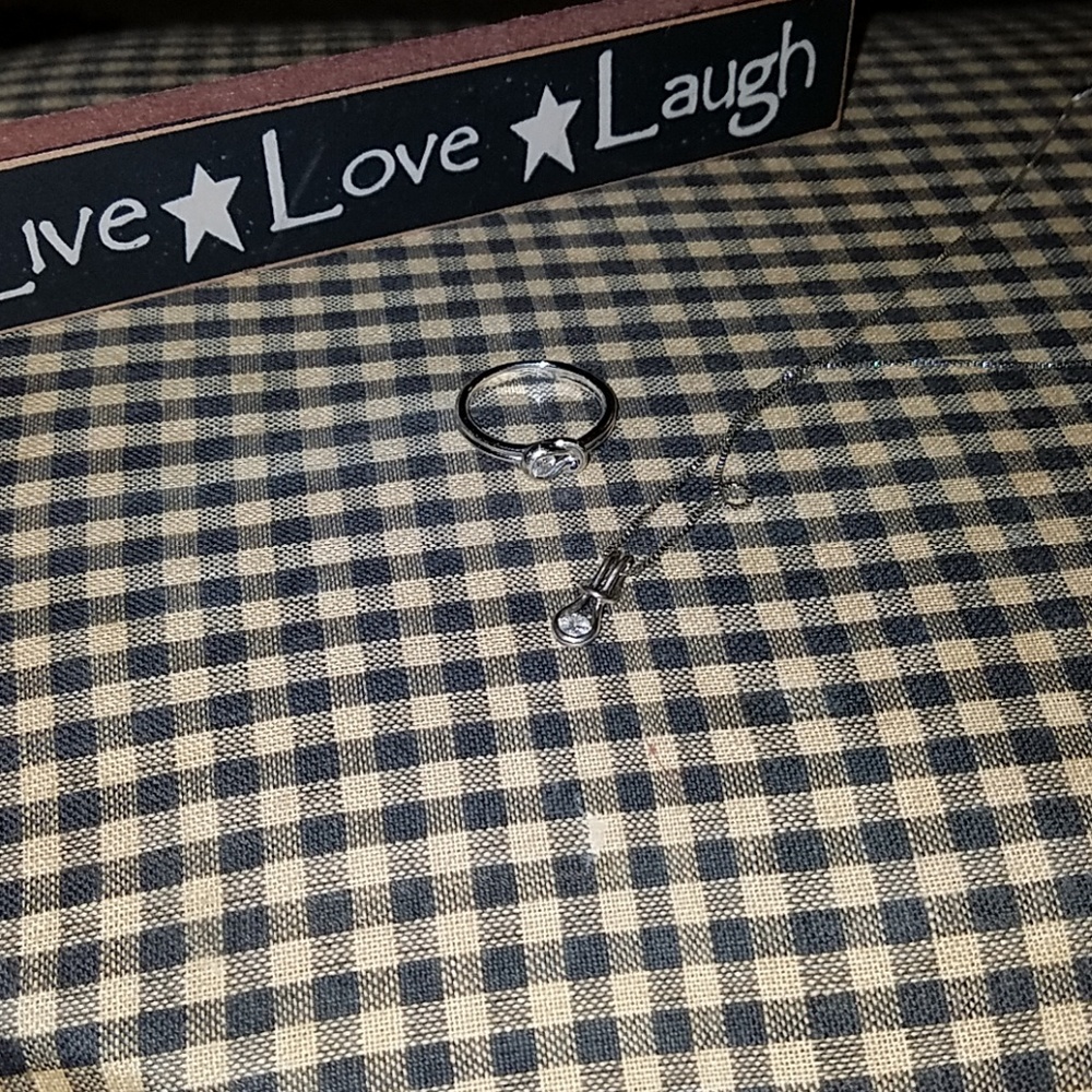 *MAKE OFFER* DIAMOND NECKLACE N RING SET